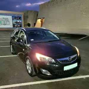 Opel Astra J, 2011