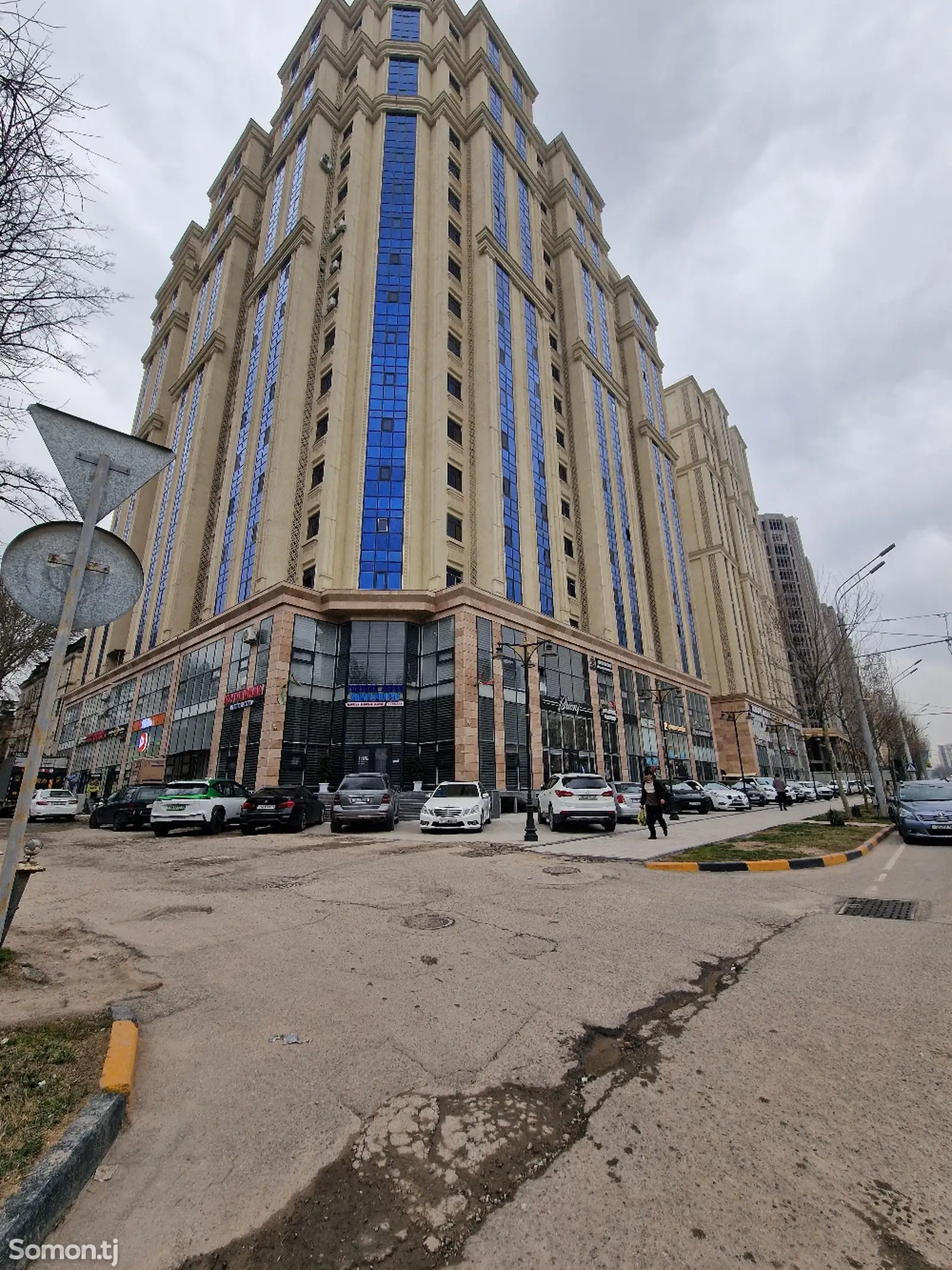 2-комн. квартира, 15 этаж, 75 м², голубой экран-1