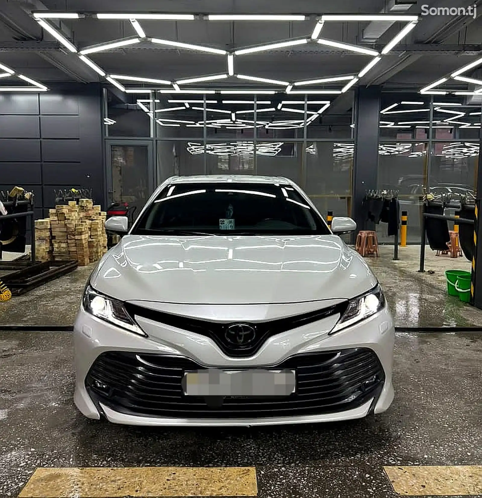 Toyota Camry, 2018-1