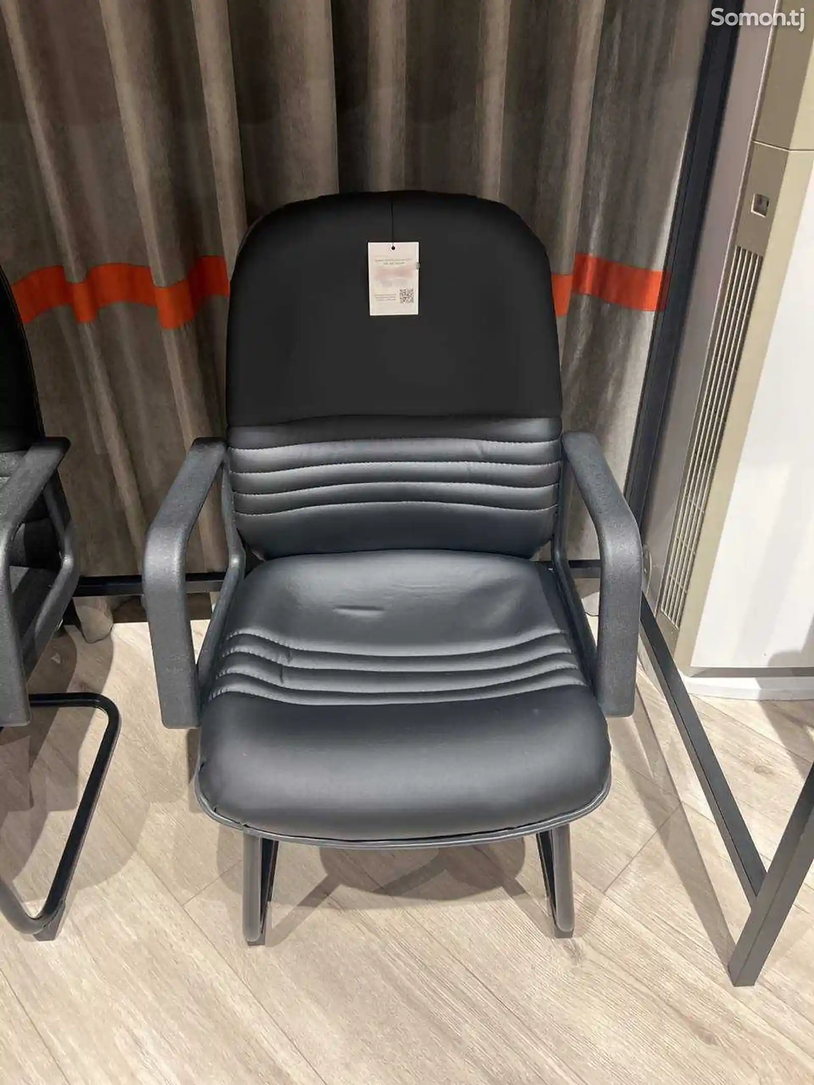 Кресло посетительское V307 кож-зам-1