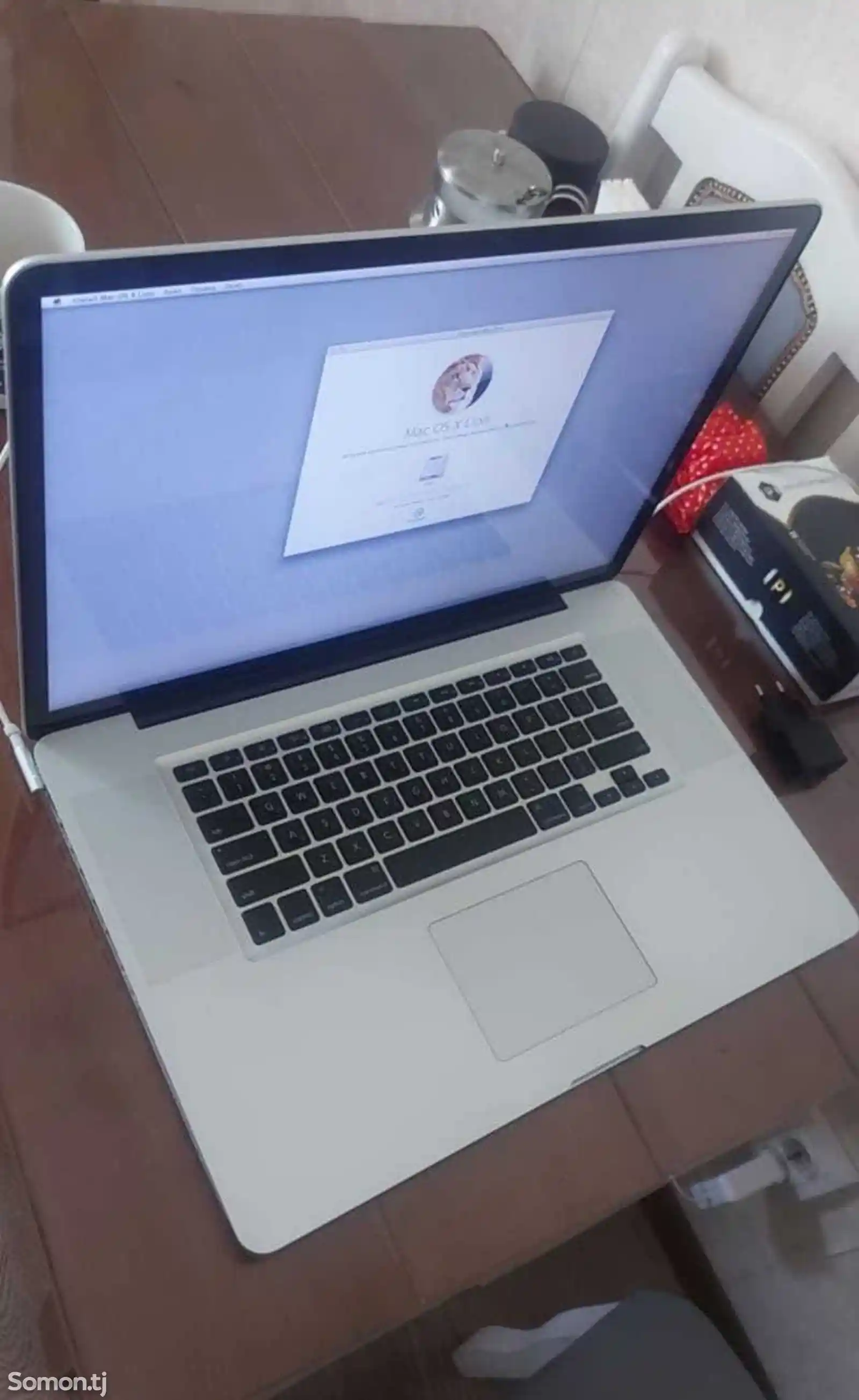 Ноутбук MacBook-1