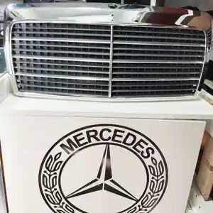 Решетка радиатора от Mercedes-Benz W124