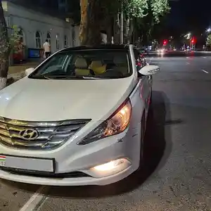 Hyundai Sonata, 2011