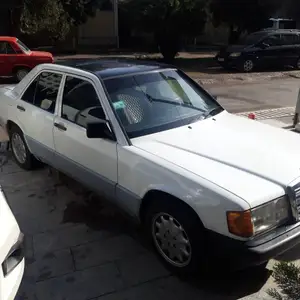 Mercedes-Benz W124, 1987