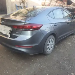 Hyundai Elantra, 2017