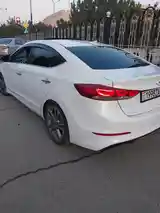 Hyundai Elantra, 2017-7