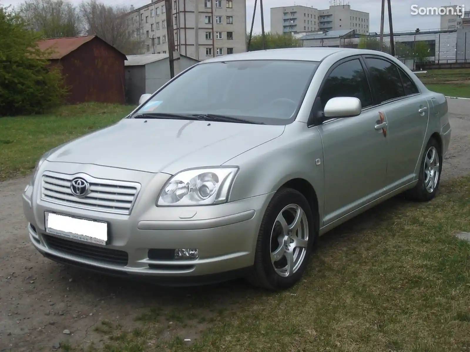 Лобовое стекло на Toyota Avensis