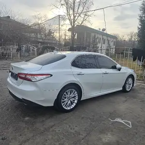 Toyota Camry, 2019