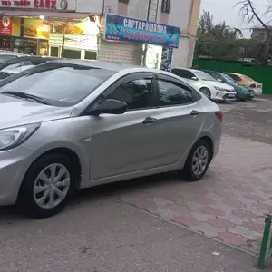 Hyundai Accent, 2013