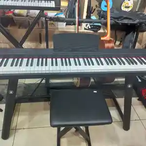 Электронное профессиональное пианино