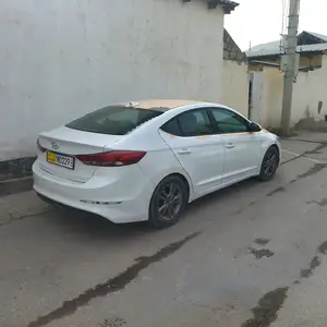 Hyundai Elantra, 2017