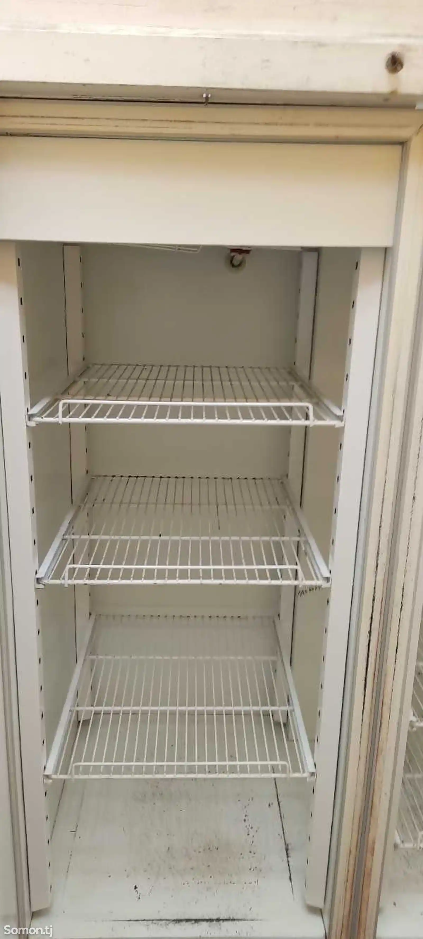 Холодильный шкаф-4