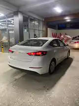 Hyundai Elantra, 2017-4