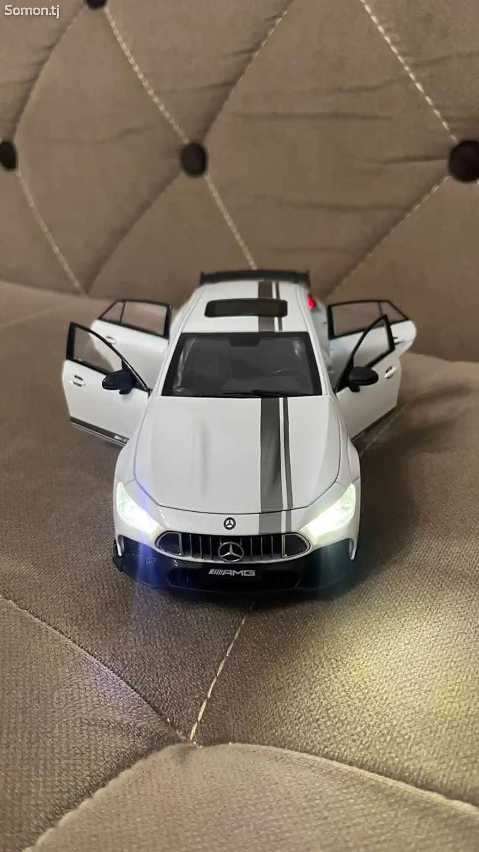 Металлическая машина Mercedes-1
