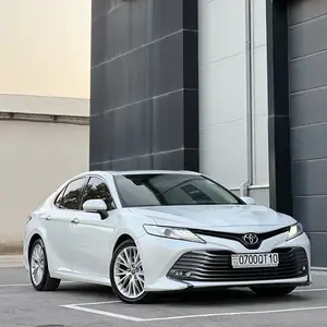 Toyota Camry, 2018