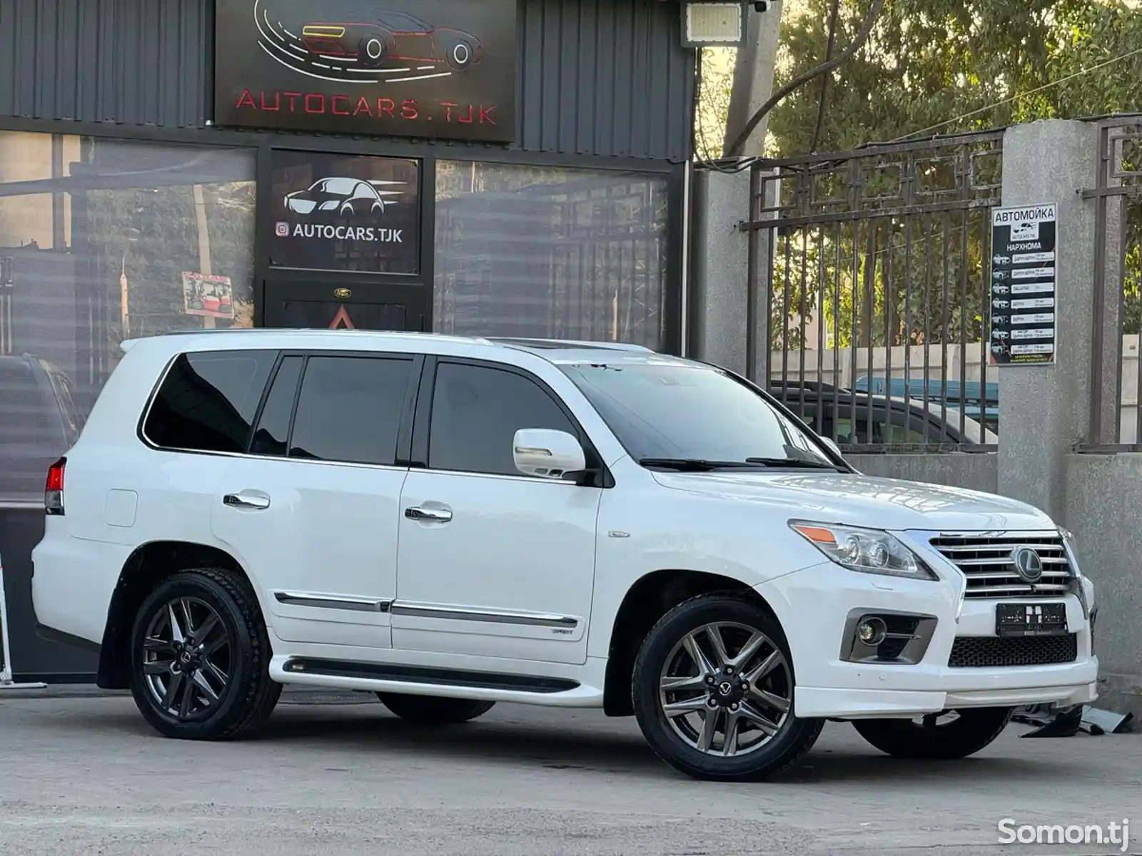 Lexus LX series, 2011-1