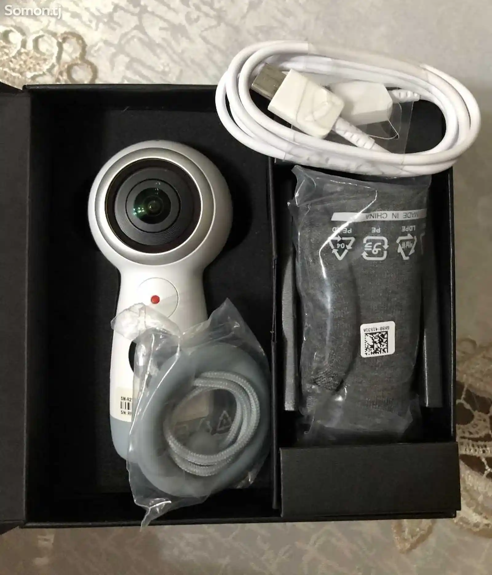 Панорамная камера Samsung Gear 360-2