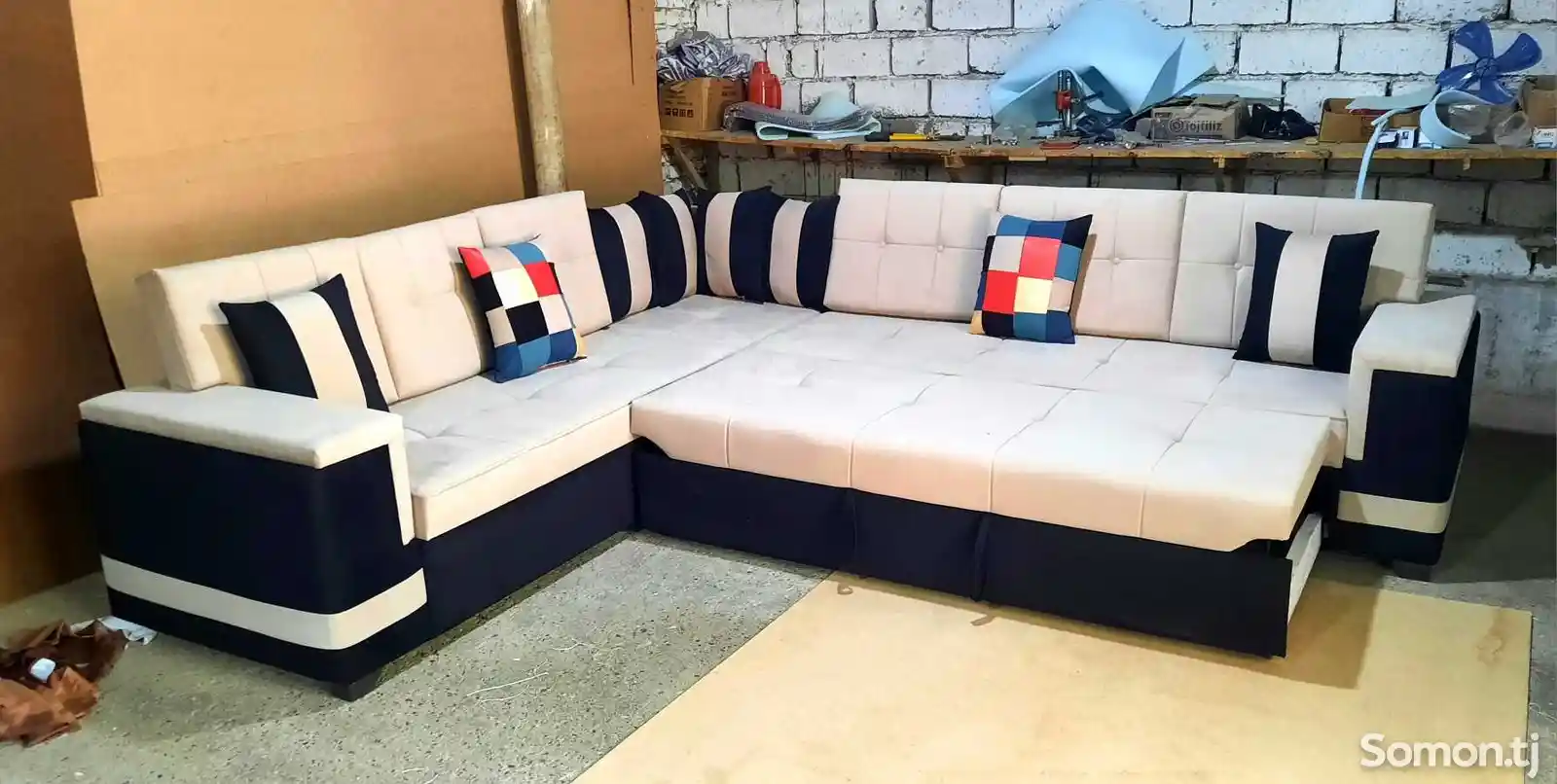 Угловой диван в стиле Хай-Тек-4