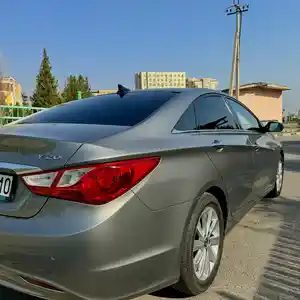 Hyundai Sonata, 2011