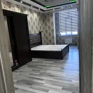 2-комн. квартира, 18 этаж, 75м², Молодёжный театр