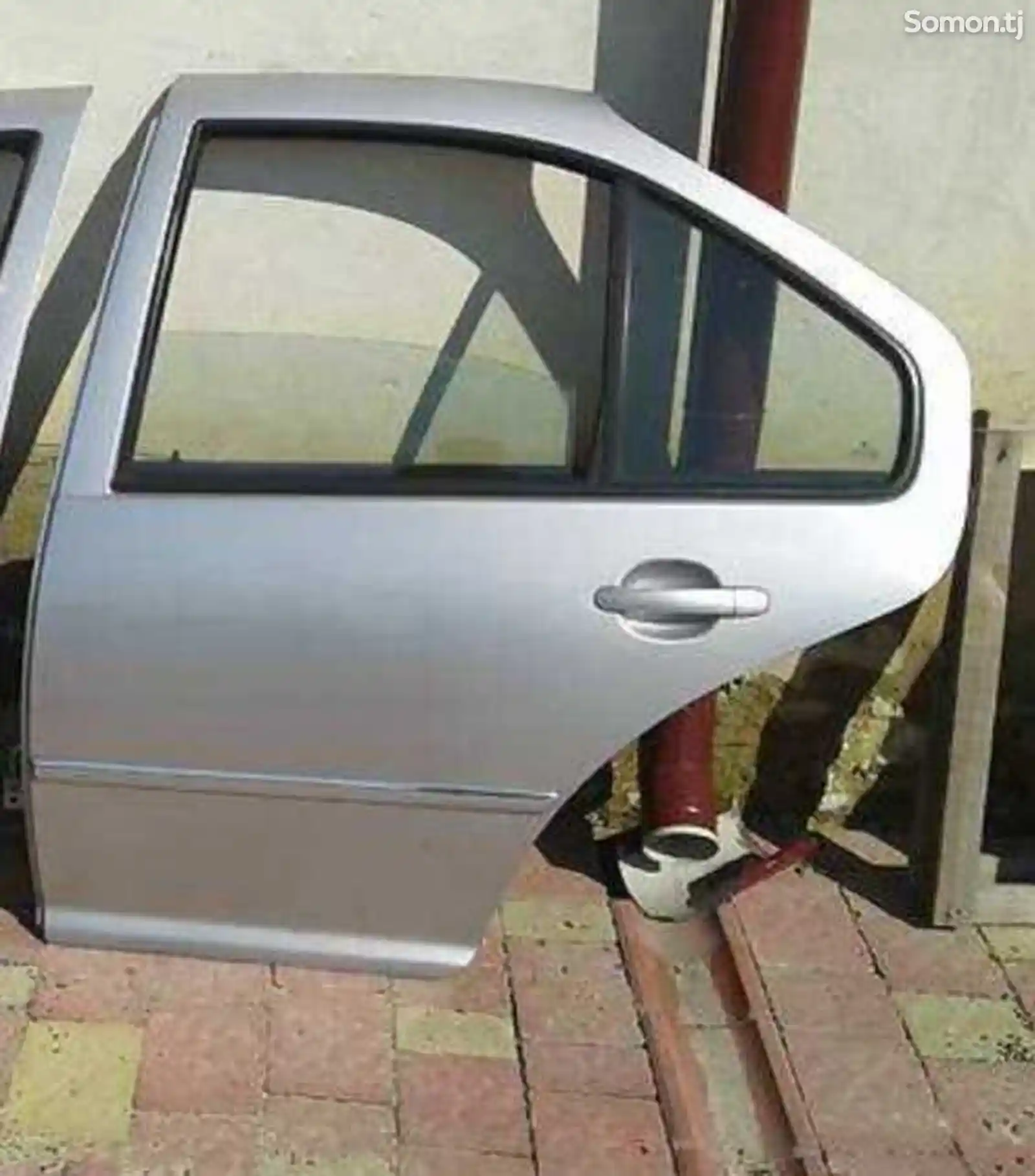 Задняя дверь от Volkswagen bora 1998 2005-1