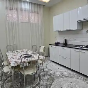 2-комн. квартира, Цокольный этаж, 55 м², 18 мкр