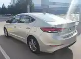 Hyundai Elantra, 2017-7