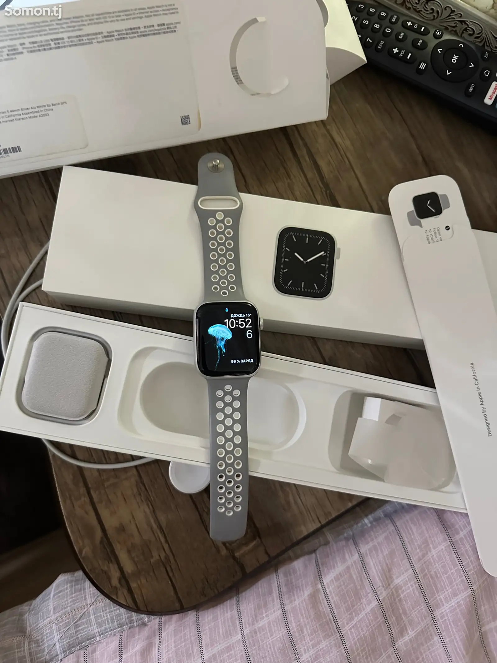 Смарт часы Apple Watch 5 silver Aluminum 44mm-1