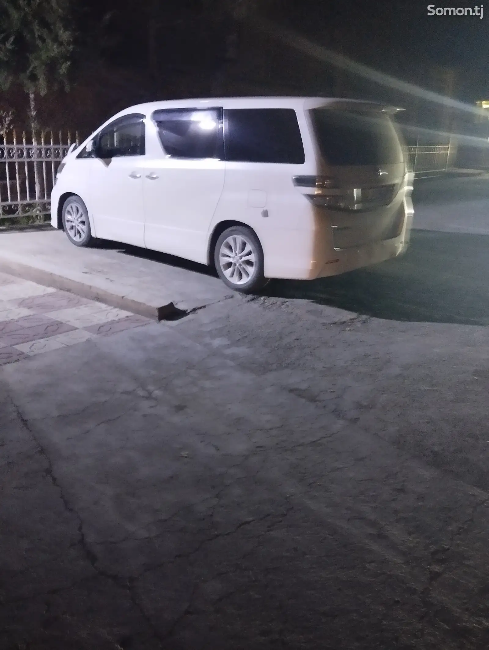 Toyota Alphard, 2011-1