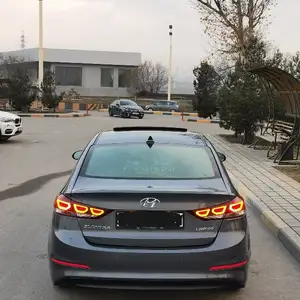 Hyundai Elantra, 2017