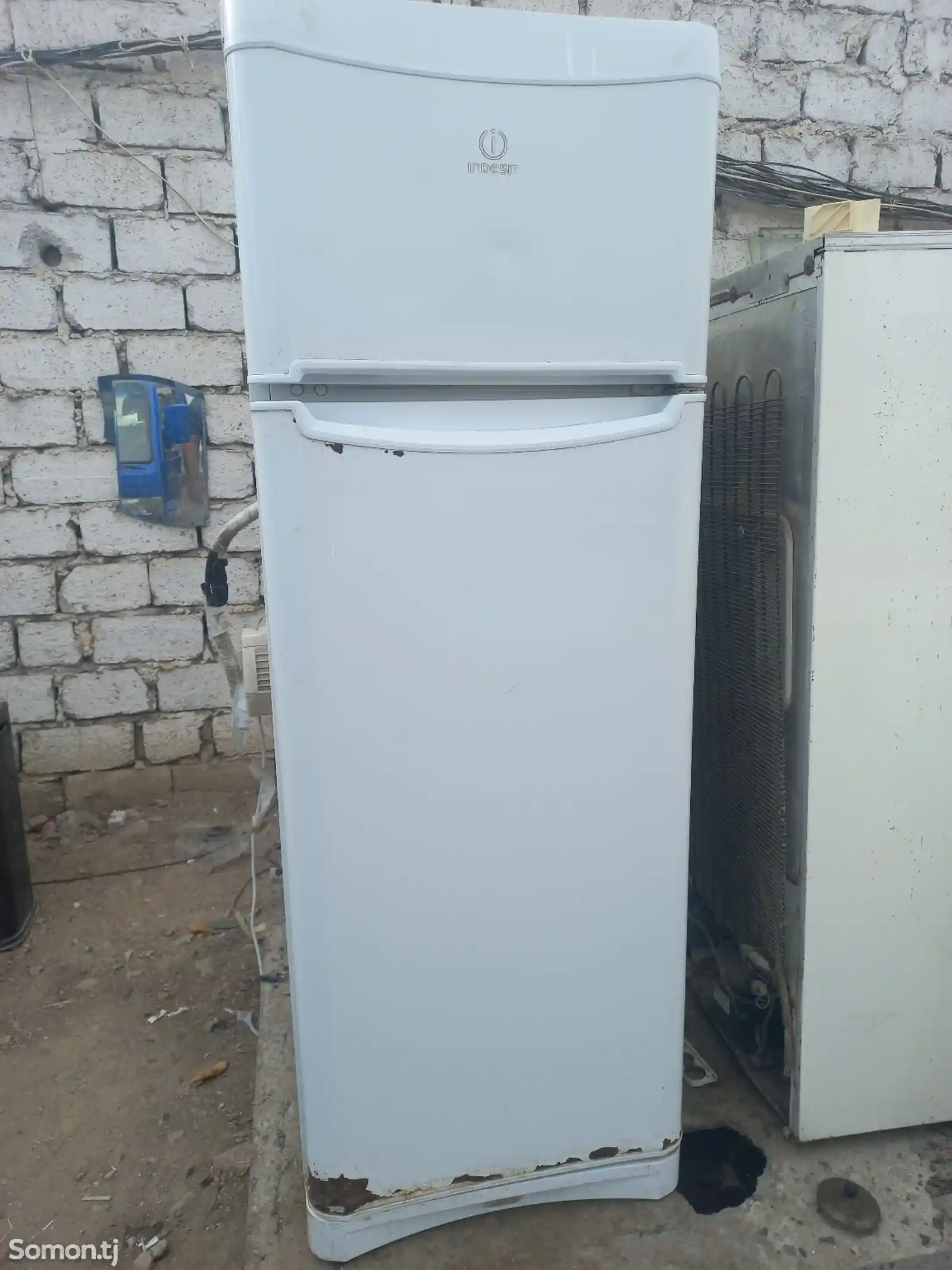 Холодильник Indesit-2