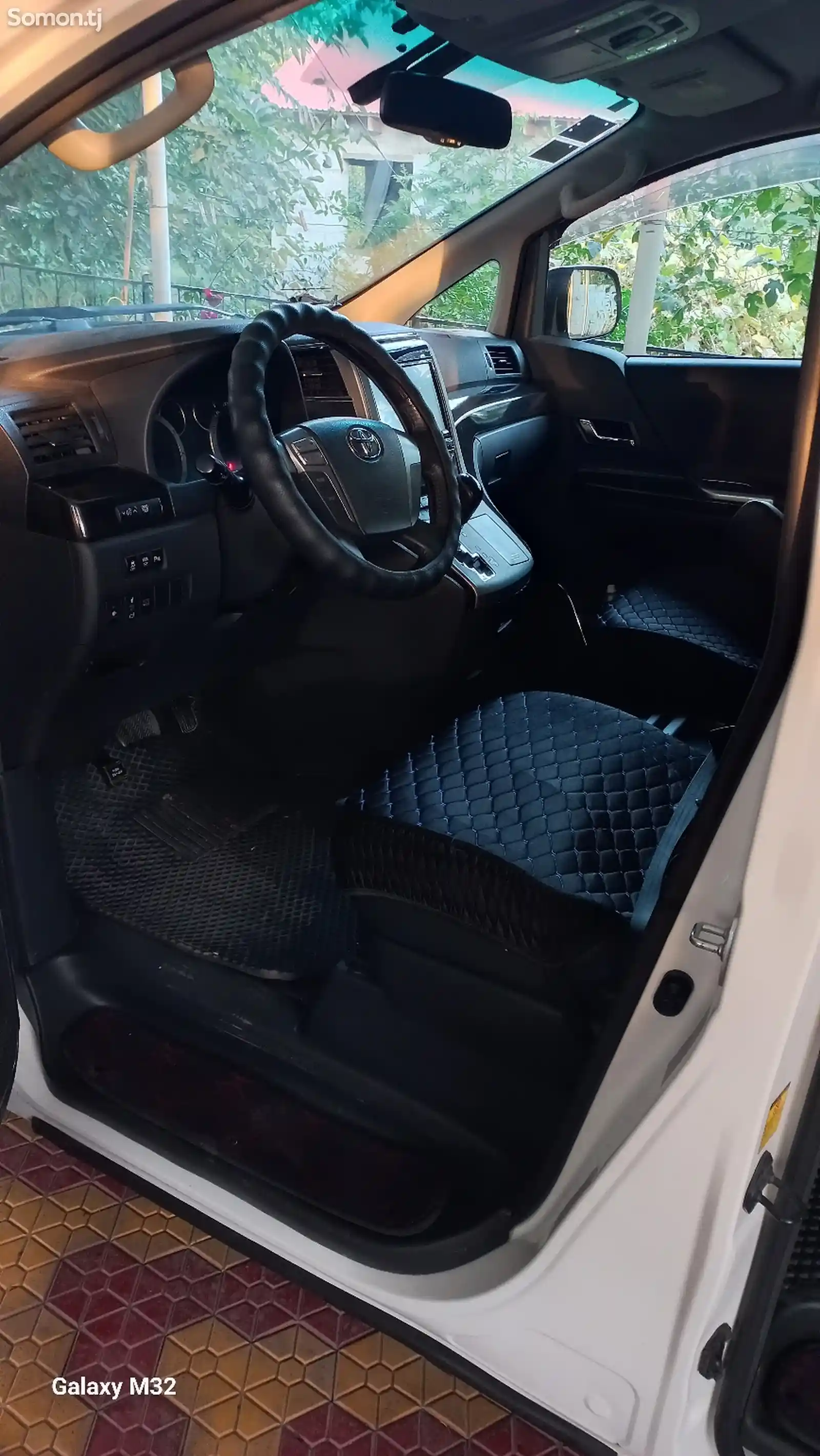 Toyota Vellfire, 2014-12