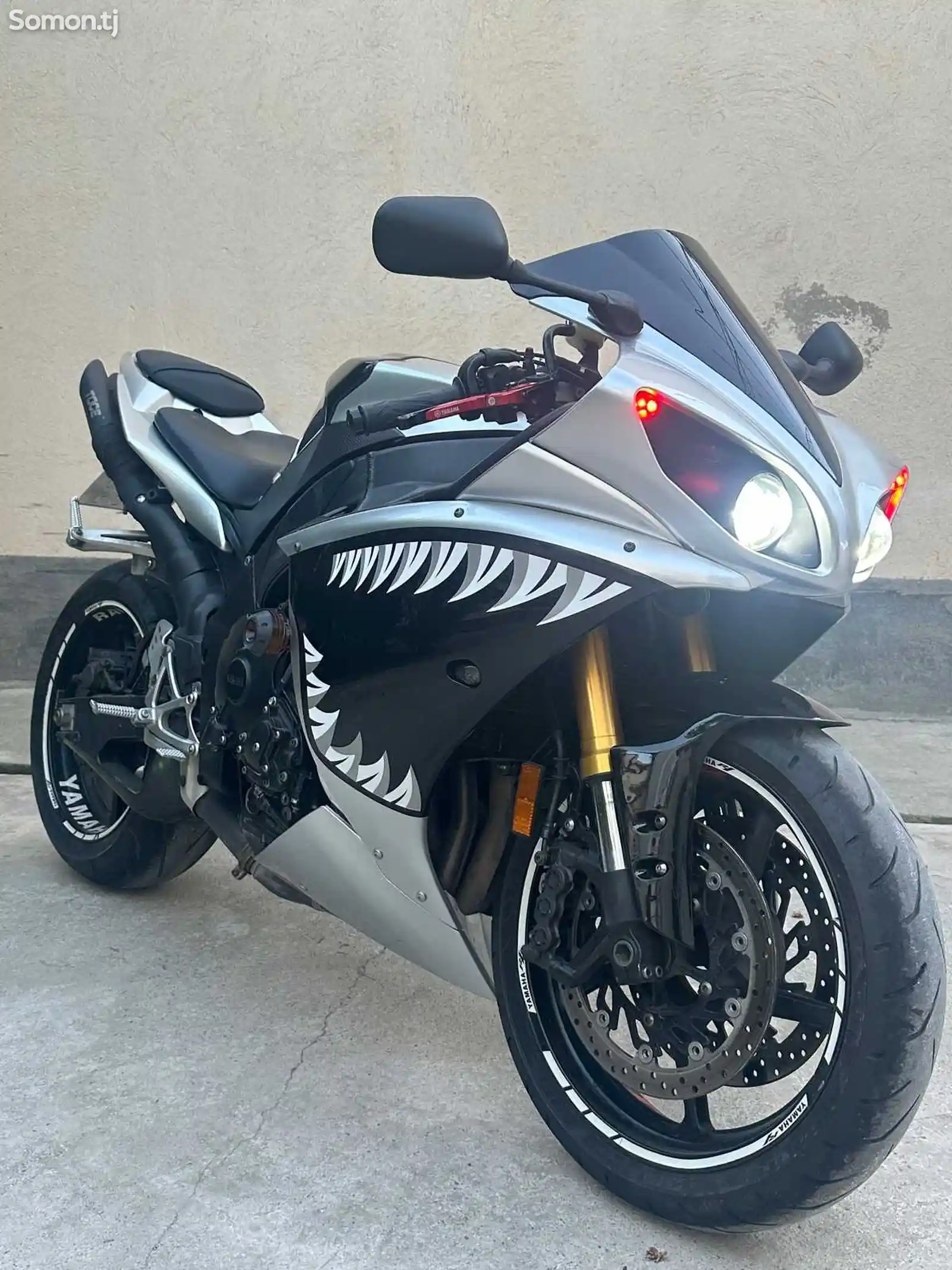 Мотоцикл Yamaha R1-3