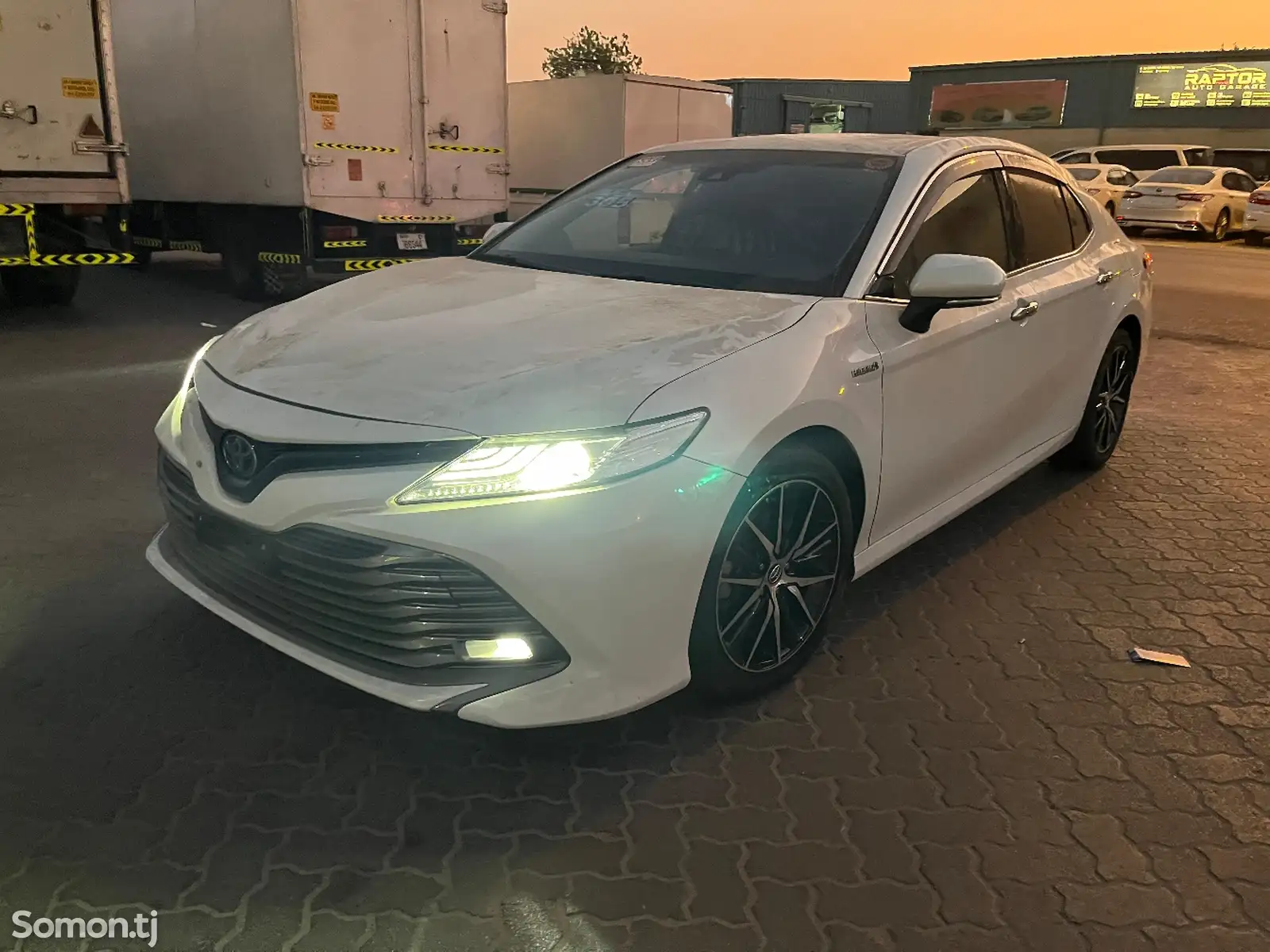 Toyota Camry, 2018-13