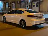 Hyundai Elantra, 2017-3