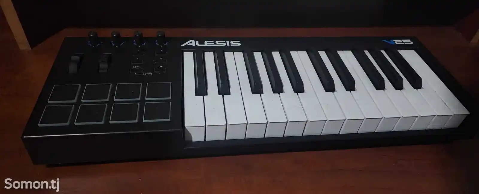 Миди-клавиатура Alesis V25-2