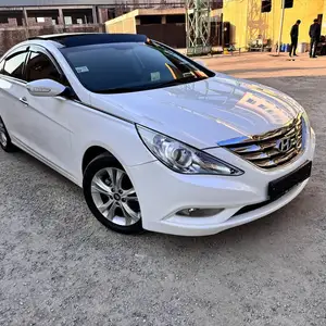 Hyundai Sonata, 2011