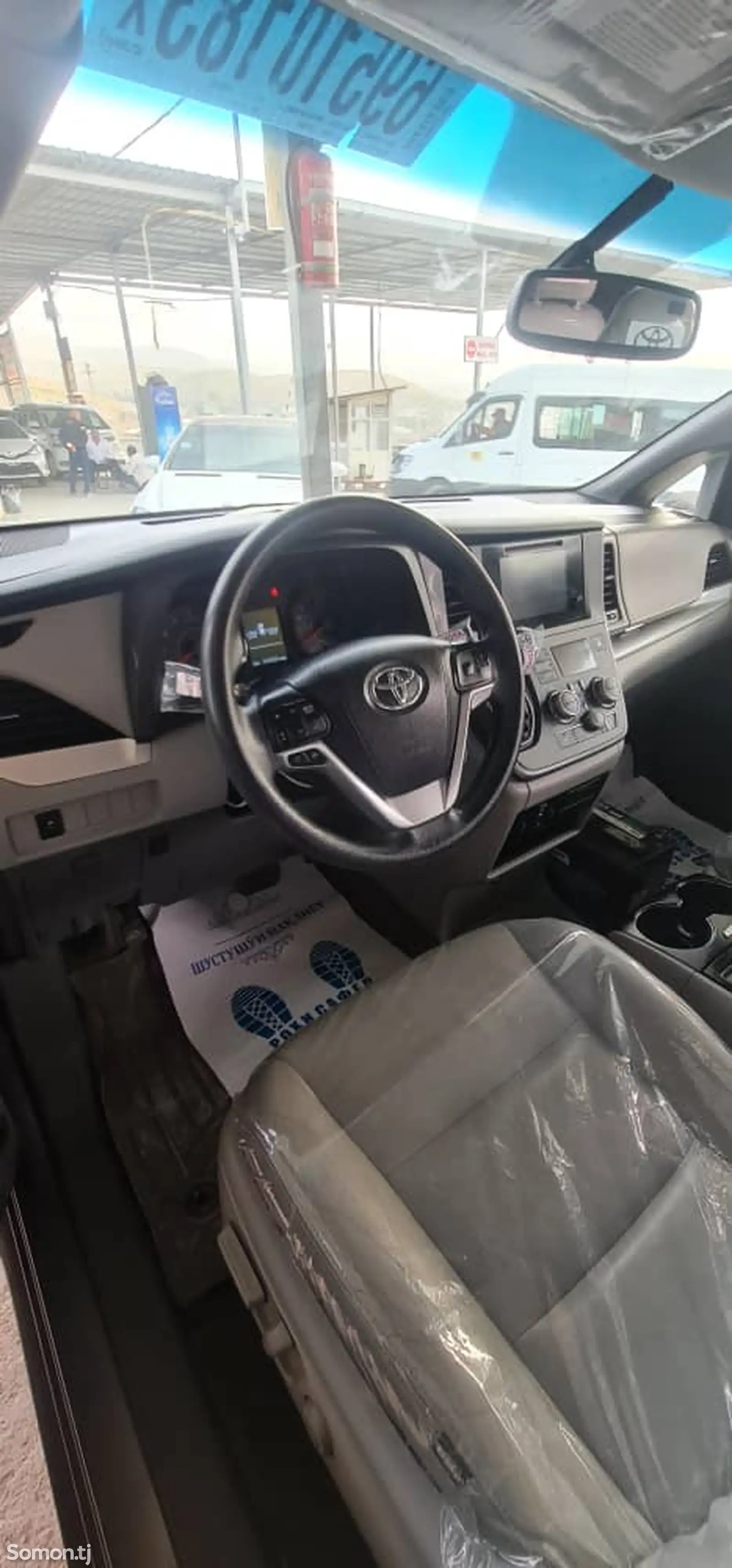 Toyota Sienna, 2015-11