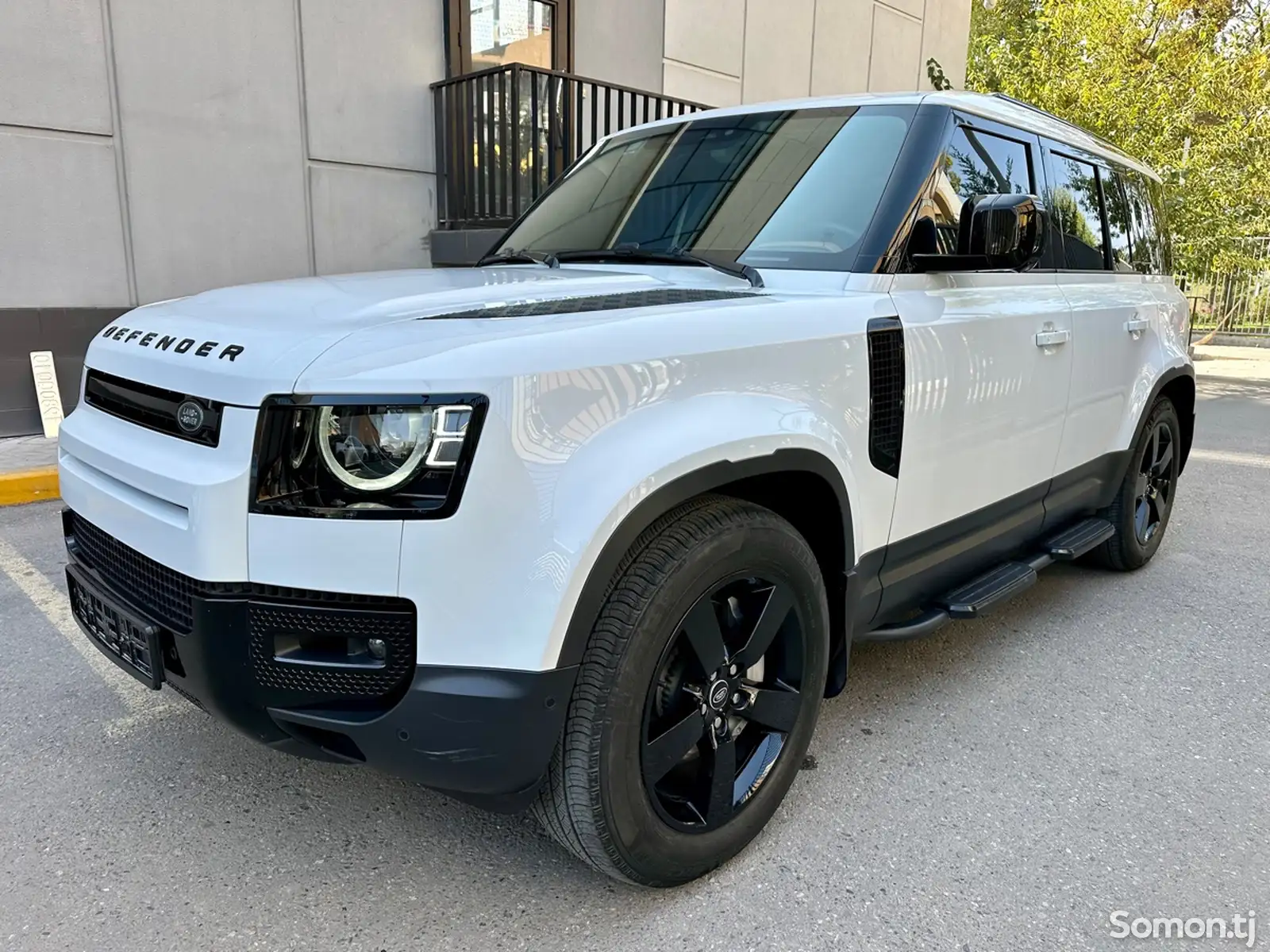 Land Rover Defender, 2023-4