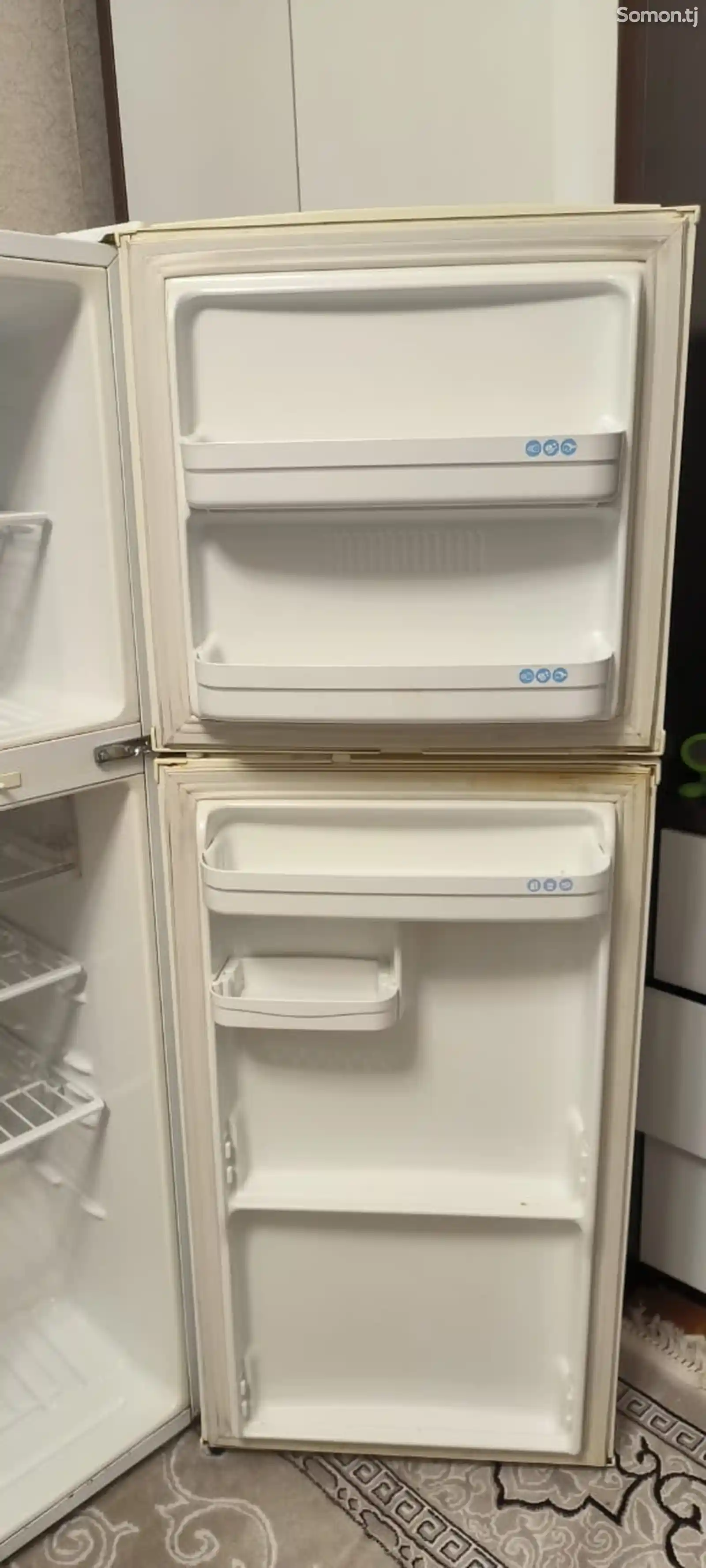 Рабочий холодильник марки LG-5