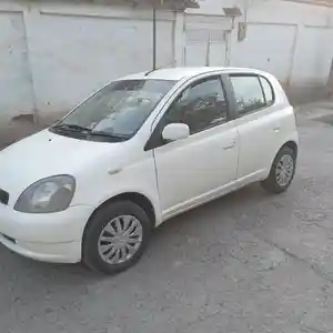 Toyota Vitz, 2001