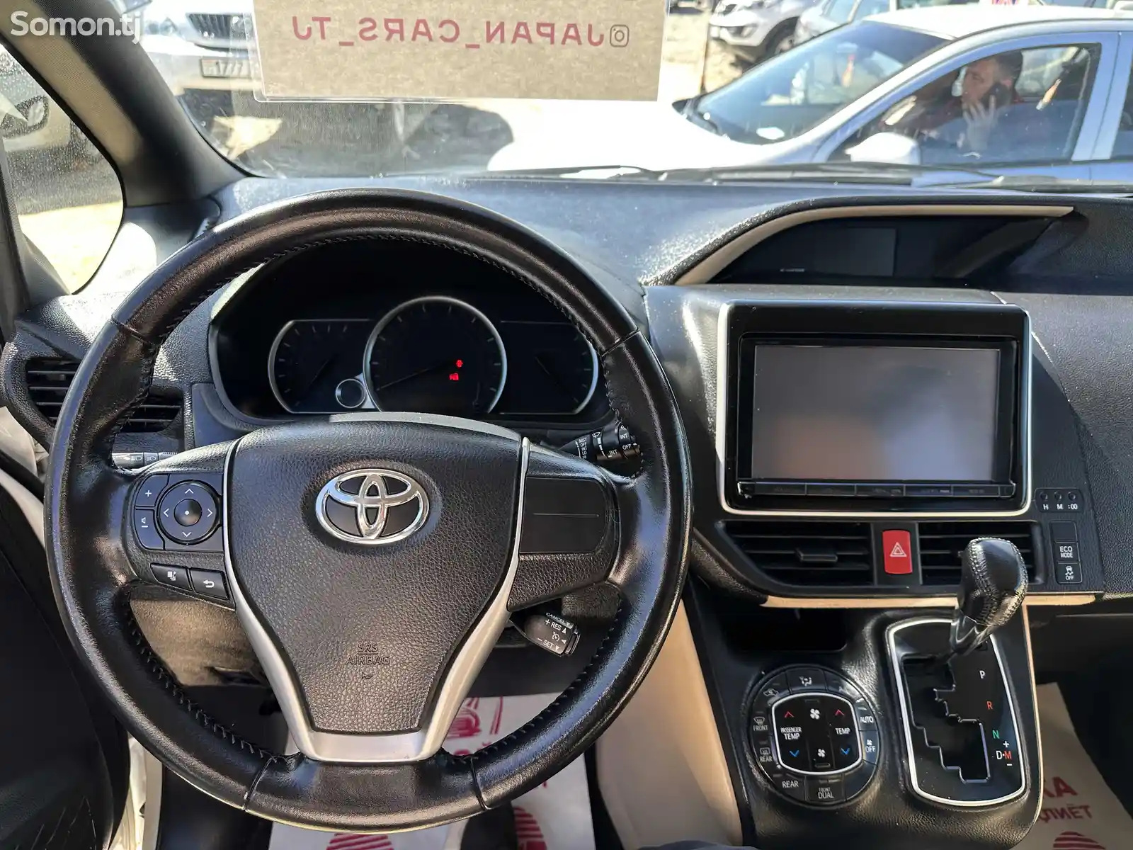Toyota Voxy, 2014-11