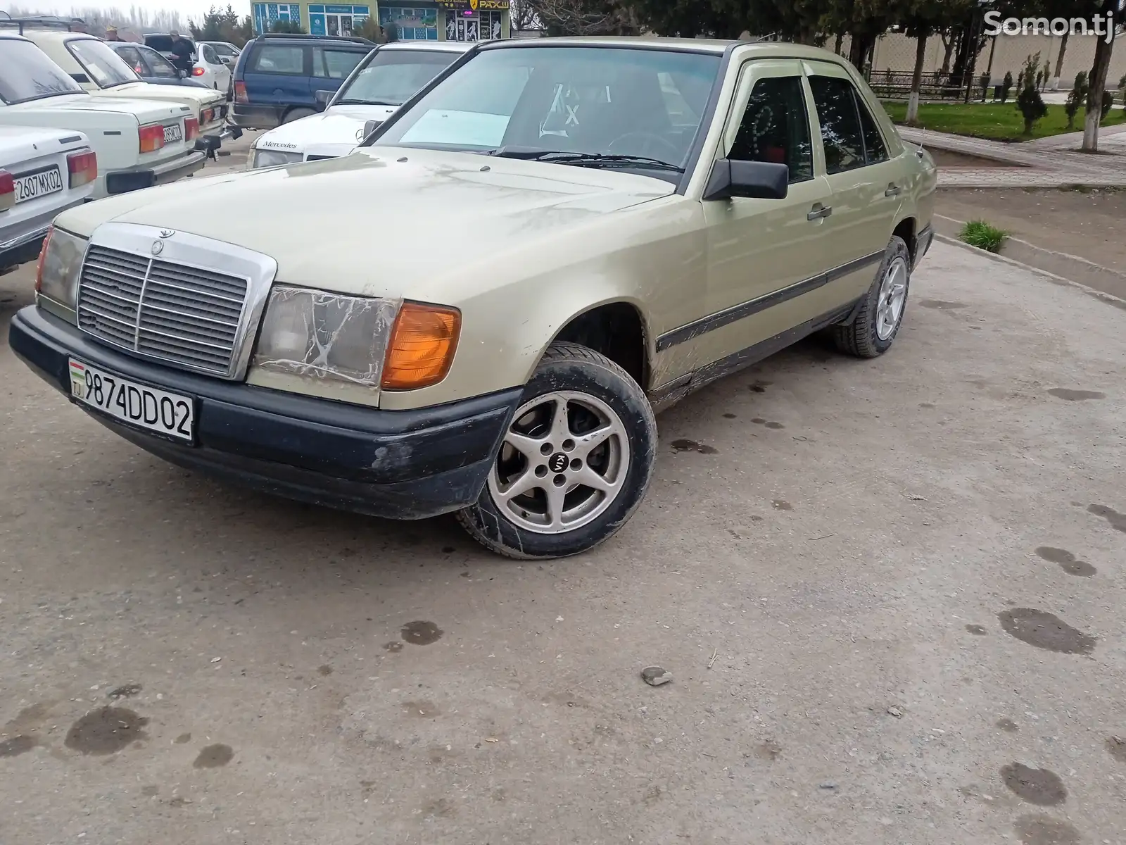 Mercedes-Benz W124, 1983-4