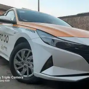 Hyundai Elantra, 2022