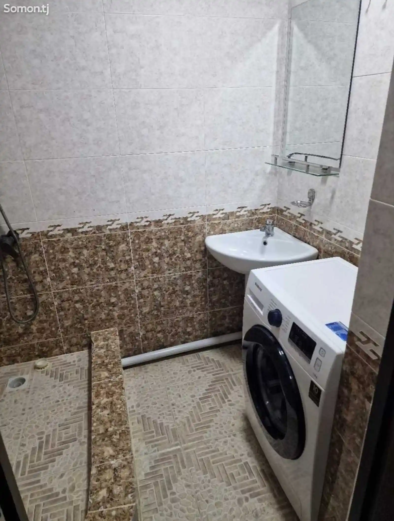 3-комн. квартира, 1 этаж, 85м², Цирк-9