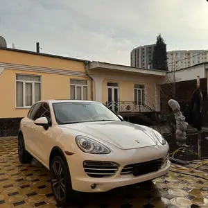 Porsche Cayenne, 2015