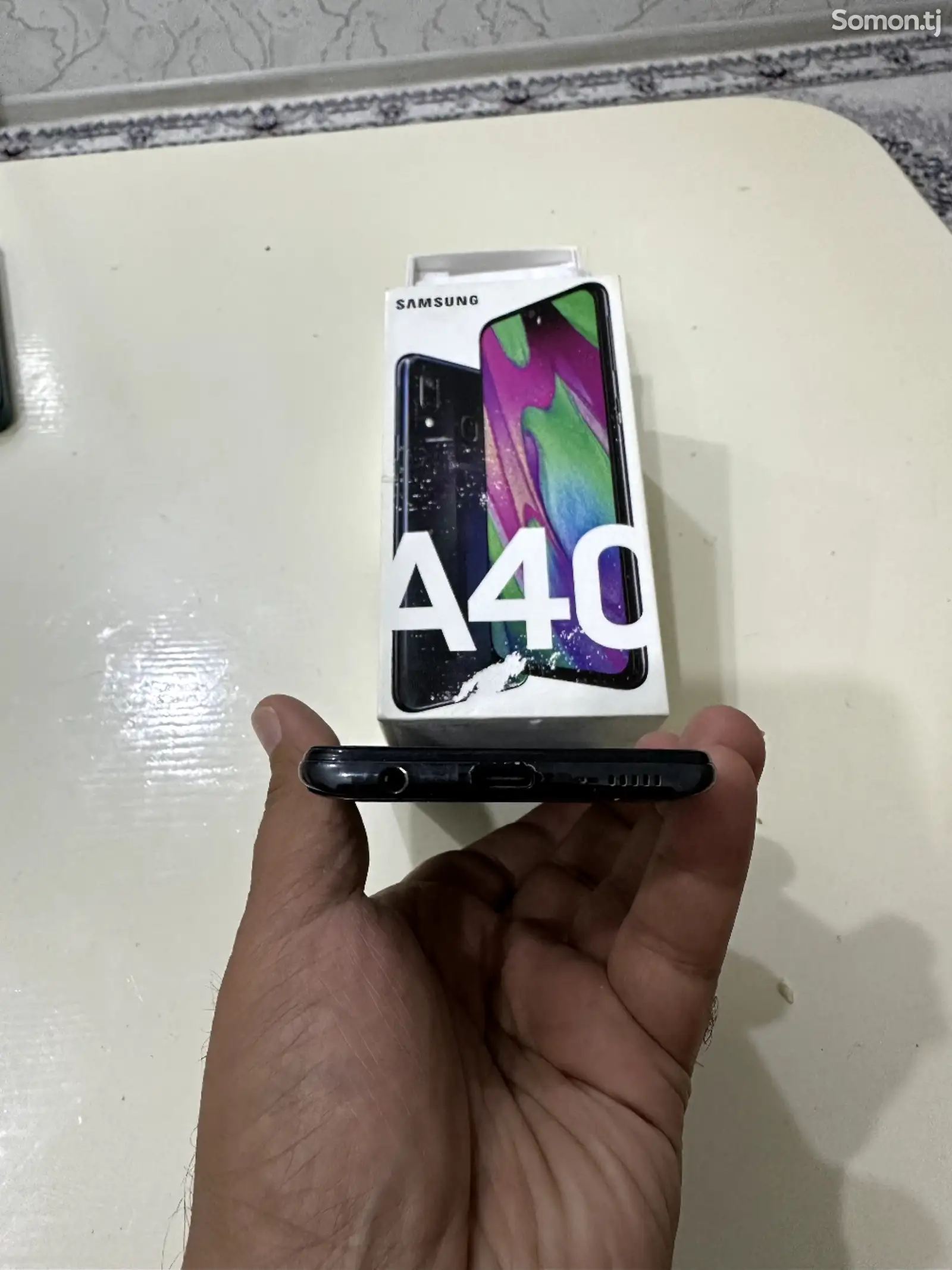 Samsung Galaxy A40-4