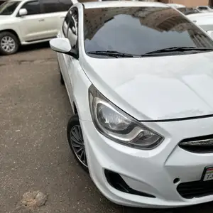 Hyundai Accent, 2012