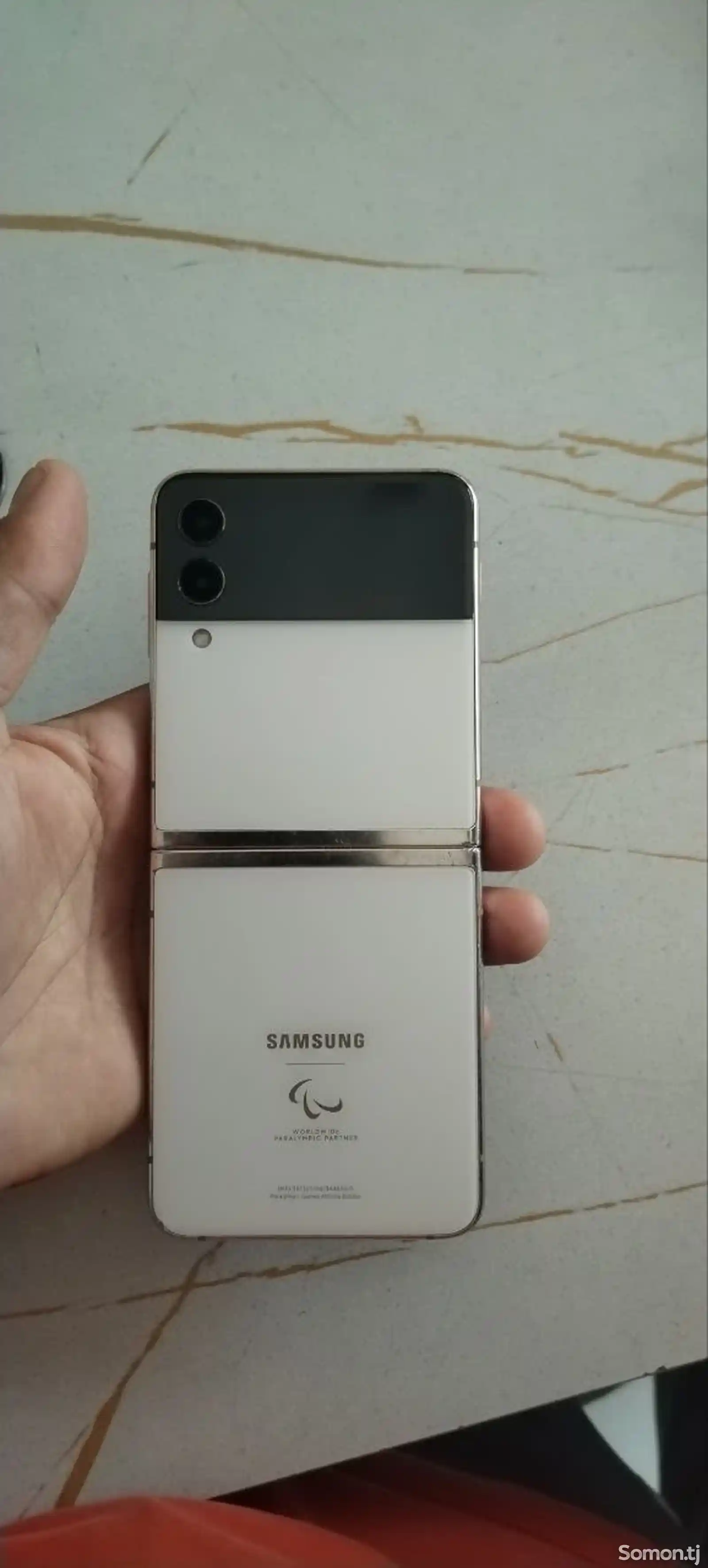 Samsung Galaxy Z flip3-2