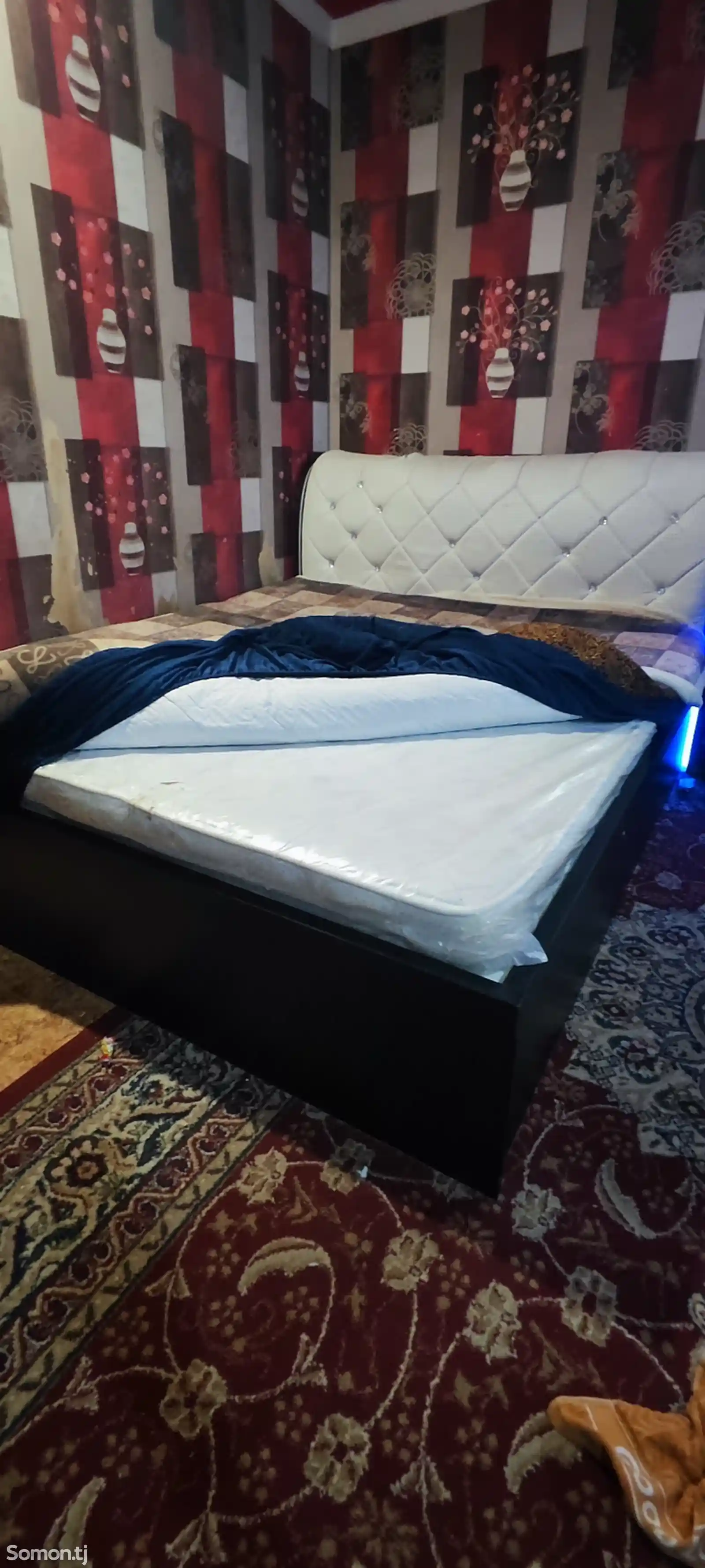 Двуспальная кровать с поемным механизмом-3